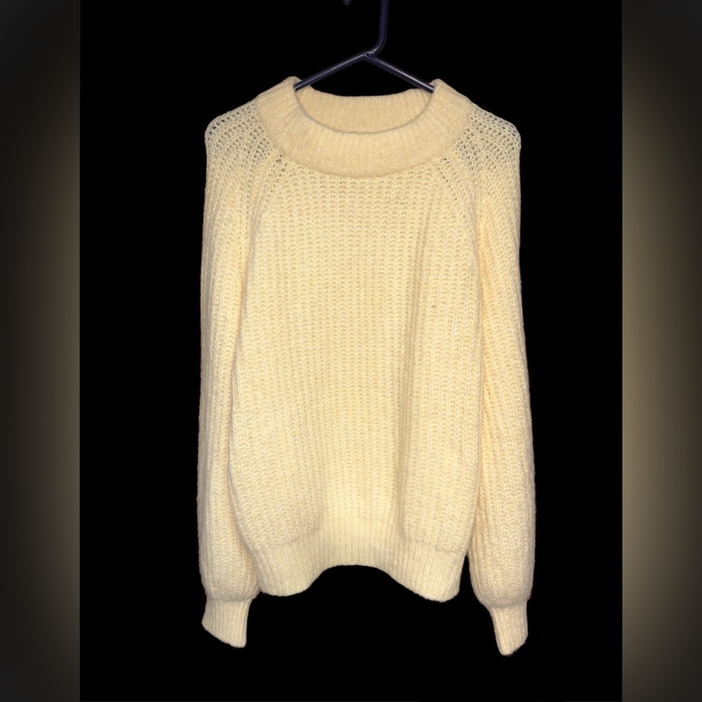Universal Threads Sweater
